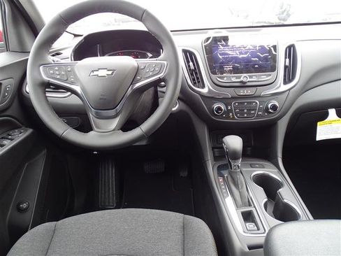 Used 2024 Chevrolet Equinox LT image 7