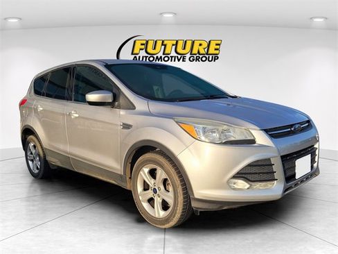 Used 2016 Ford Escape SE image 1