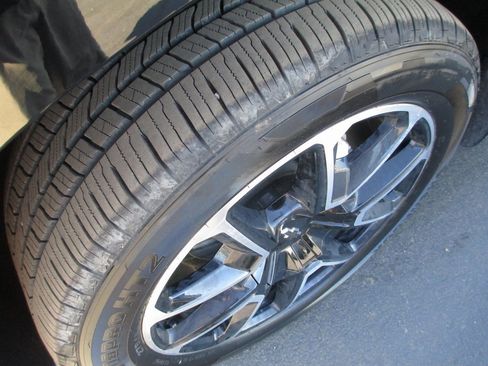 Used 2023 Chevrolet Suburban RST image 13