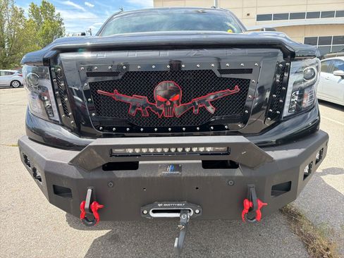 Used 2018 Nissan Titan SV w/ SV Convenience Package AWD/4WD image 3