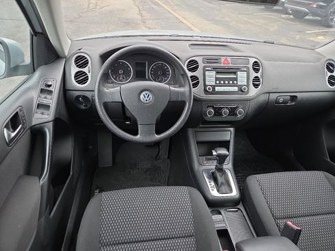 Used 2010 Volkswagen Tiguan S image 9