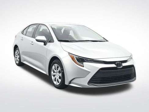 Used 2024 Toyota Corolla LE image 3