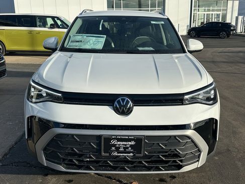 New 2026 Volkswagen Taos SE FWD image 5