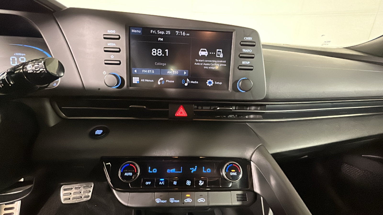 Used 2025 Hyundai Elantra Sport FWD image 28