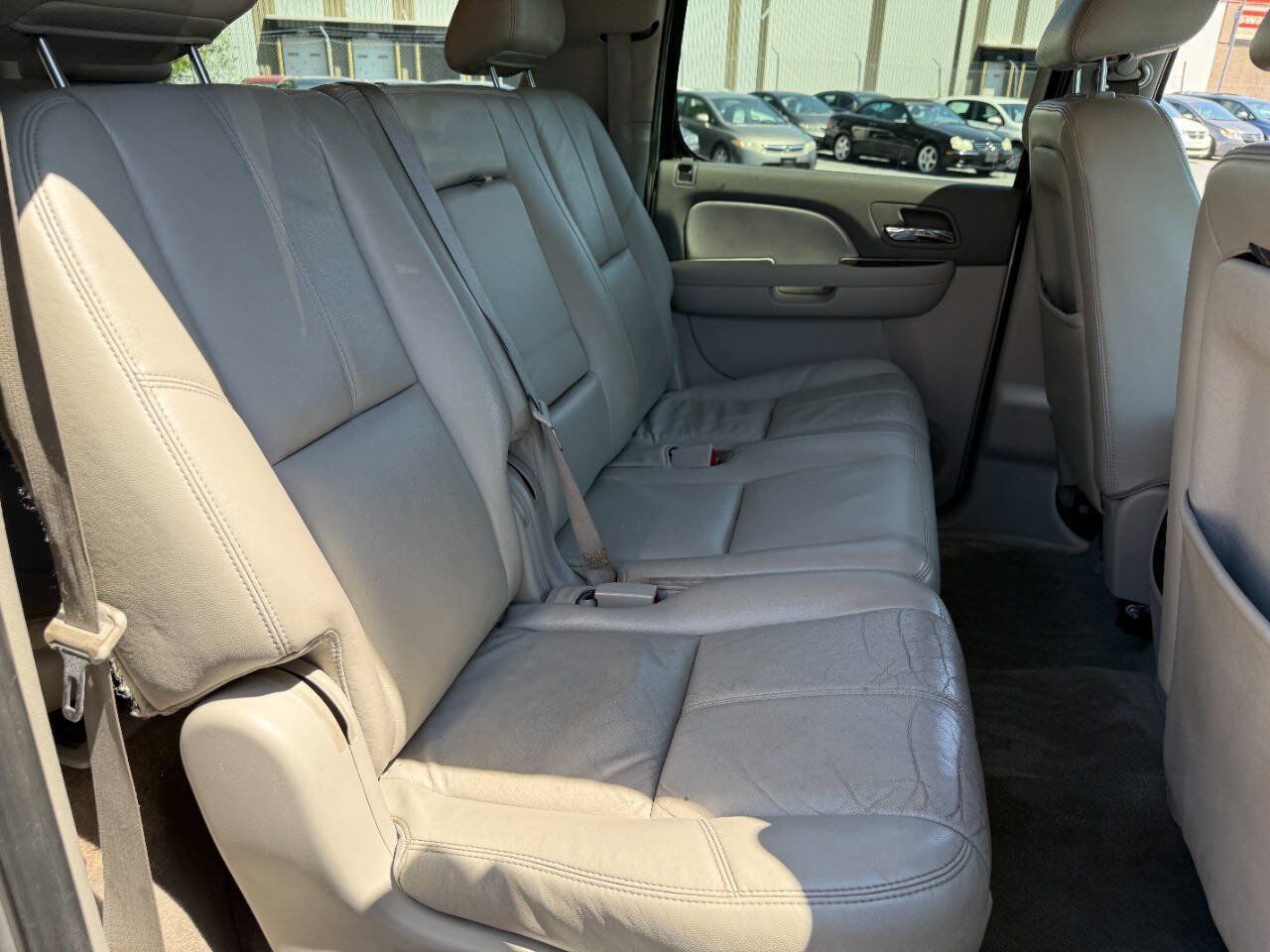 Used 2010 Chevrolet Suburban LT AWD/4WD image 33