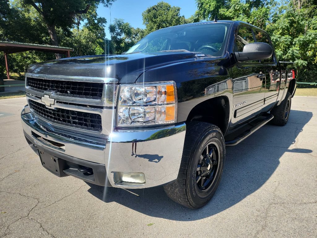 Used 2009 Chevrolet Silverado 2500 LT w/ Exterior Plus Package AWD/4WD image 3