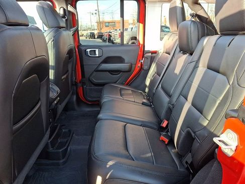 Used 2023 Jeep Wrangler Unlimited Sahara AWD/4WD image 13