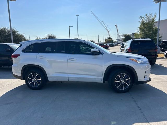 Used 2018 Toyota Highlander XLE FWD image 2