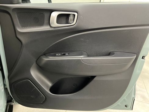 Used 2025 Hyundai Venue SEL FWD image 24