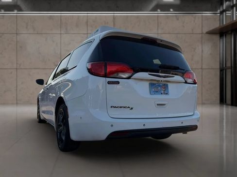 Used 2019 Chrysler Pacifica Touring-L Plus w/ Advanced Safetytec Group FWD image 9