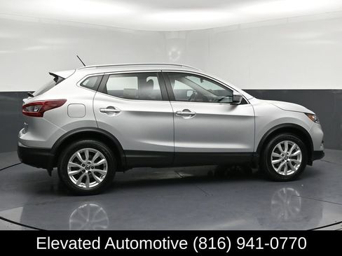 Used 2021 Nissan Rogue Sport SV AWD/4WD image 2