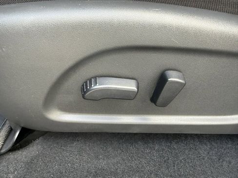 Used 2020 Nissan Pathfinder SV image 17