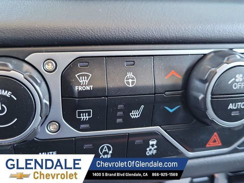 Used 2025 Jeep Wrangler Unlimited Sahara AWD/4WD image 29