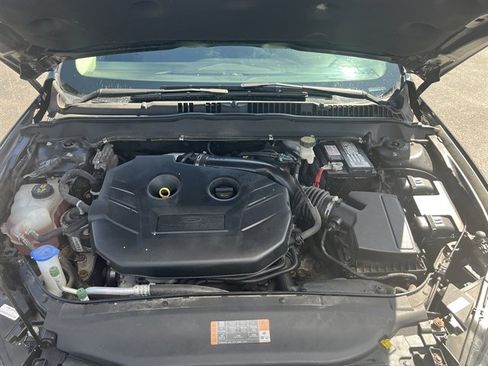 Used 2017 Ford Fusion SE w/ Fusion SE Technology Package image 14