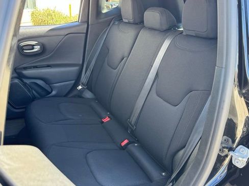 Used 2023 Jeep Renegade Latitude image 28