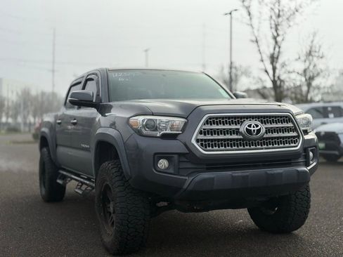 Used 2016 Toyota Tacoma TRD Off-Road image 7