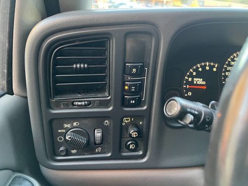 Used 2004 Chevrolet Tahoe LT w/ LT Preferred Equipment Group image 30