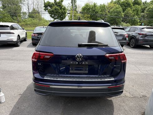 Used 2024 Volkswagen Tiguan SE w/ Panoramic Sunroof Package AWD/4WD image 5