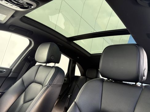 Used 2024 Porsche Macan image 14