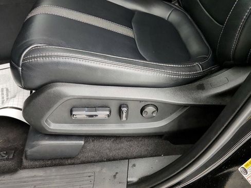 Used 2023 Honda Pilot Touring image 12