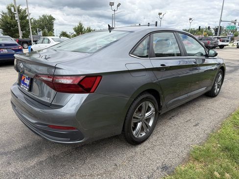 Used 2024 Volkswagen Jetta SE FWD image 5