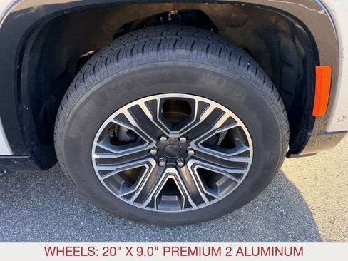 Certified 2024 Jeep Wagoneer Series II w/ Flexible Seating Group AWD/4WD image 8