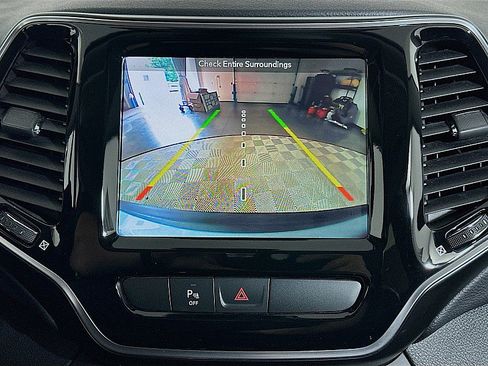 Used 2019 Jeep Cherokee Limited AWD/4WD image 16