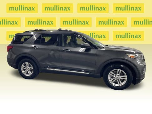 Used 2020 Ford Explorer XLT image 2