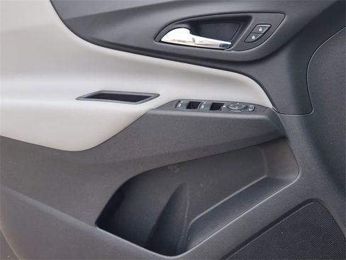Used 2020 Chevrolet Equinox LS image 23