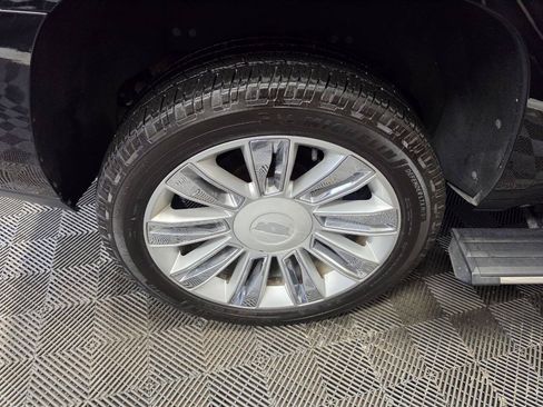 Used 2017 Cadillac Escalade Platinum RWD image 38