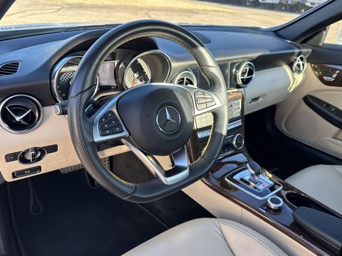 Used 2020 Mercedes-Benz SLC 300 image 11