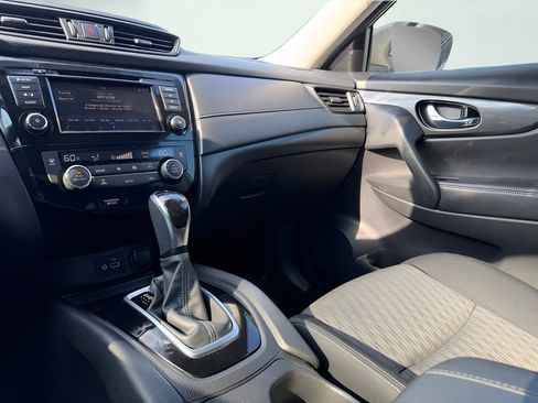 Used 2018 Nissan Rogue SV w/ Sun & Sound Touring Package FWD image 25
