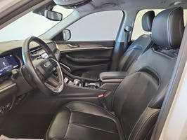 Used 2022 Jeep Grand Cherokee L Limited AWD/4WD image 4