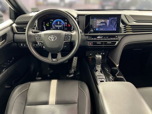 Used 2025 Toyota Camry SE image 23