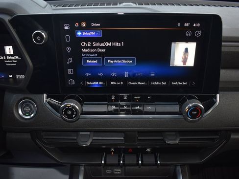 Used 2024 Chevrolet Colorado Trail Boss w/ Technology Package image 17