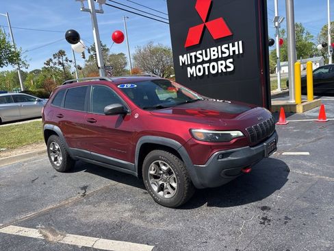 Used 2019 Jeep Cherokee Trailhawk w/ Cold Weather Group AWD/4WD image 1