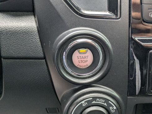 Used 2021 Nissan Titan PRO-4X w/ Pro-4x Convenience Package image 19