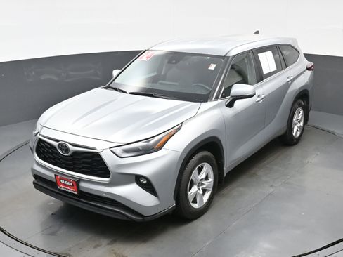 Used 2024 Toyota Highlander LE AWD/4WD image 36