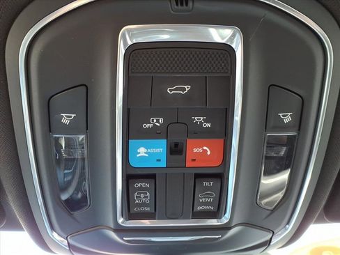 Used 2023 Jeep Grand Cherokee Altitude image 26