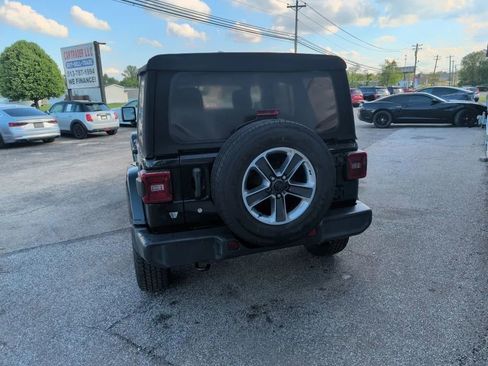 Used 2018 Jeep Wrangler Unlimited Sahara w/ LED Lighting Group AWD/4WD image 8