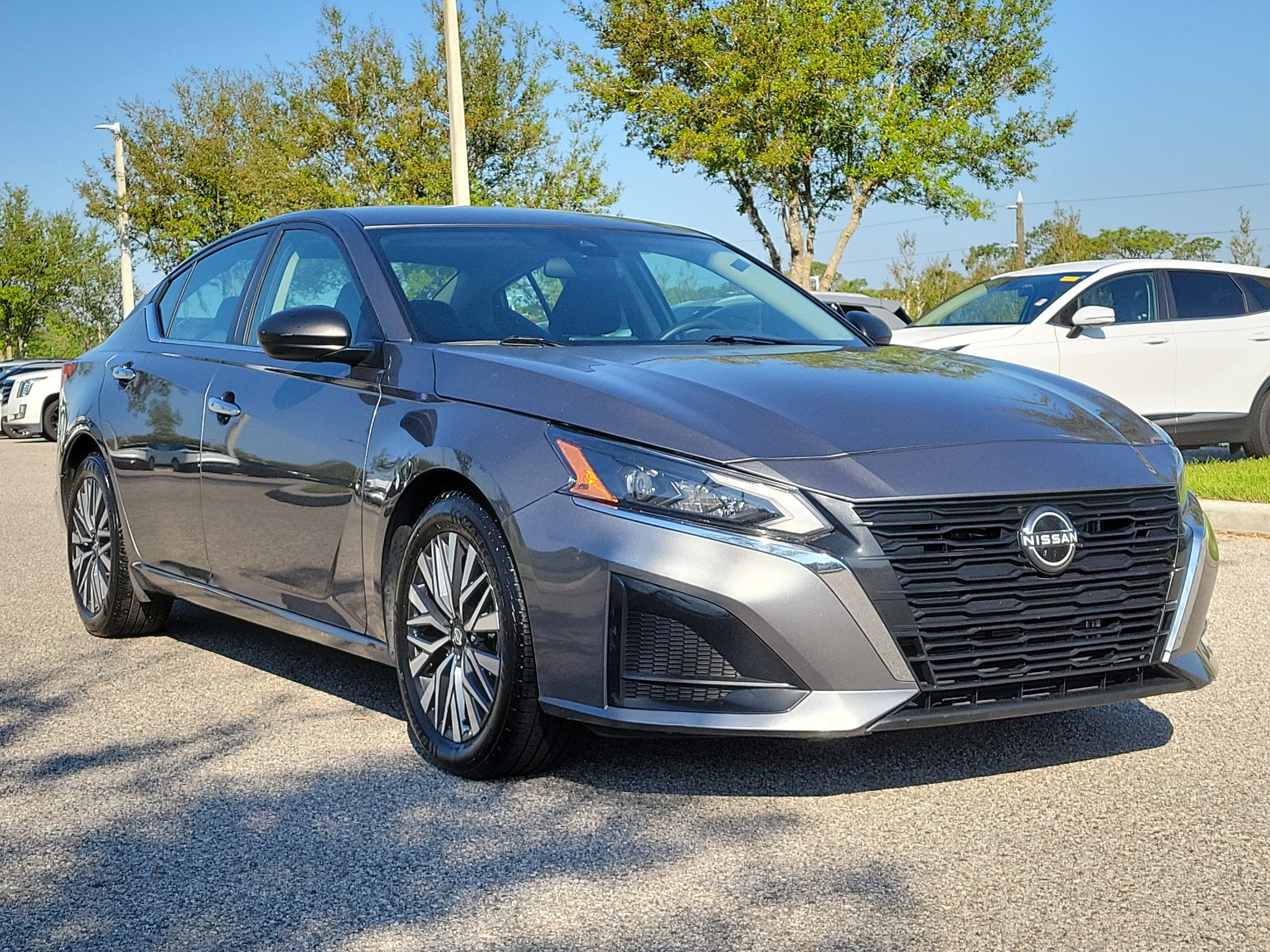 Certified 2024 Nissan Altima 2.5 SV FWD image 3