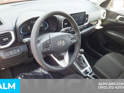 Used 2025 Hyundai Venue SEL FWD image 13