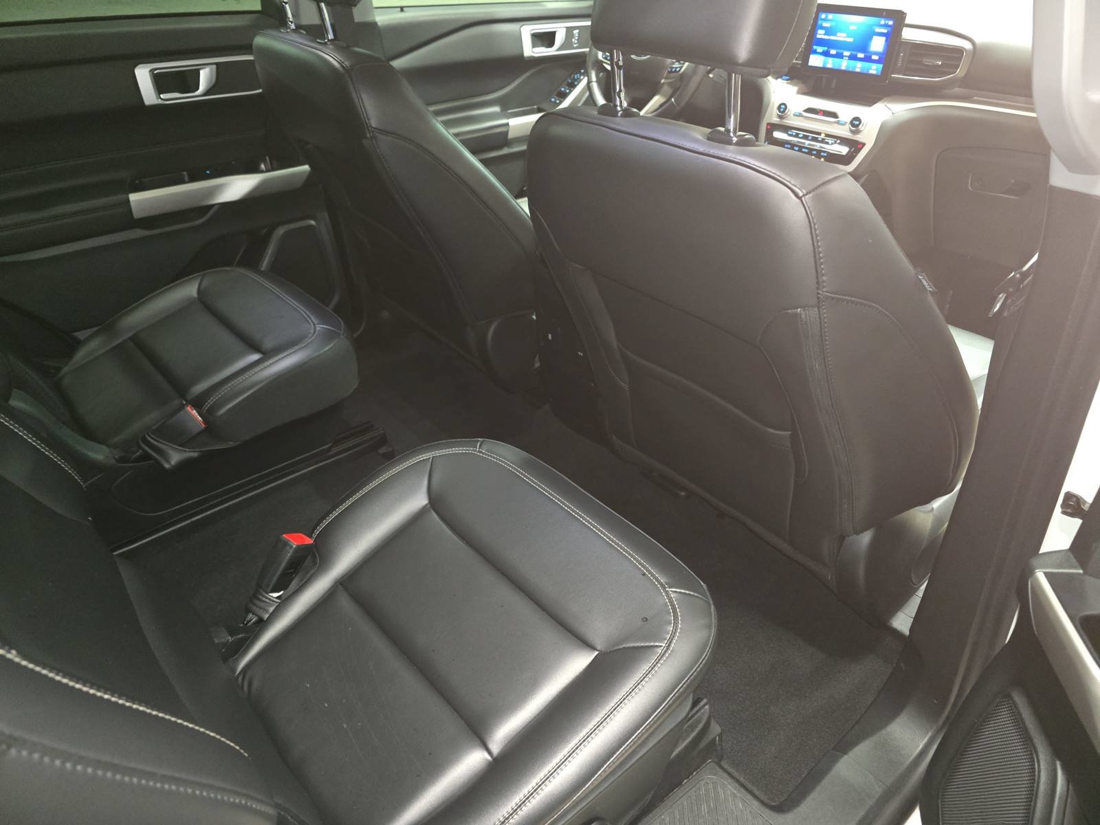 Used 2023 Ford Explorer XLT w/ Equipment Group 202A RWD image 11