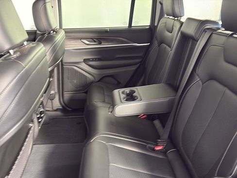 Used 2023 Jeep Grand Cherokee Limited w/ Luxury Tech Group II image 22