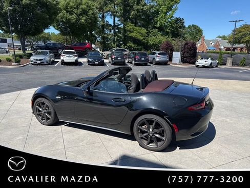 Used 2018 MAZDA MX-5 Miata Club RWD image 15