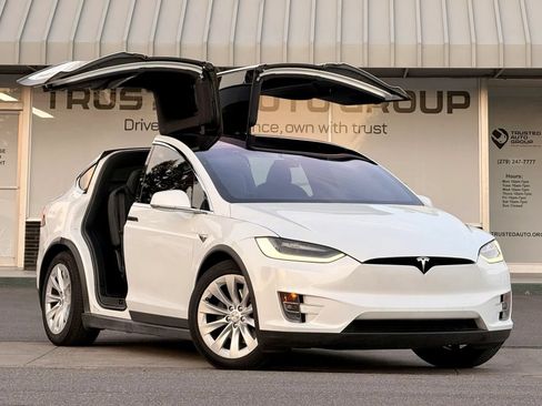 Used 2020 Tesla Model X Long Range AWD/4WD image 2