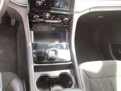 Used 2025 Jeep Grand Cherokee L Laredo RWD image 18