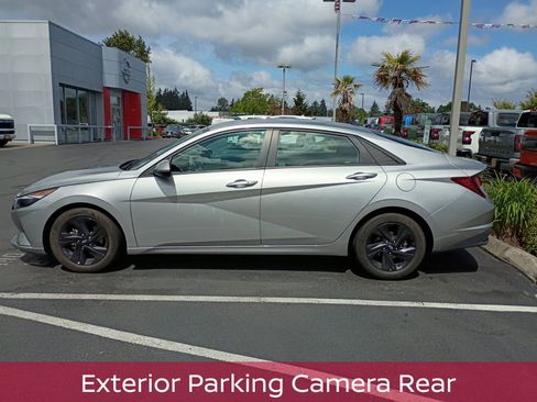Used 2021 Hyundai Elantra SEL w/ Preferred Accessory Package FWD image 8