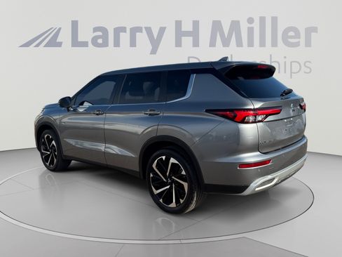 Used 2024 Mitsubishi Outlander SE FWD image 3