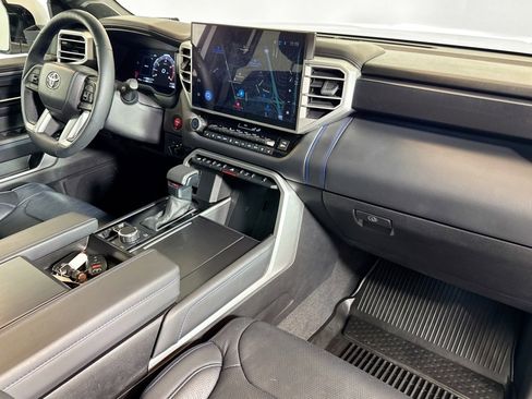 Used 2025 Toyota Sequoia Platinum image 29